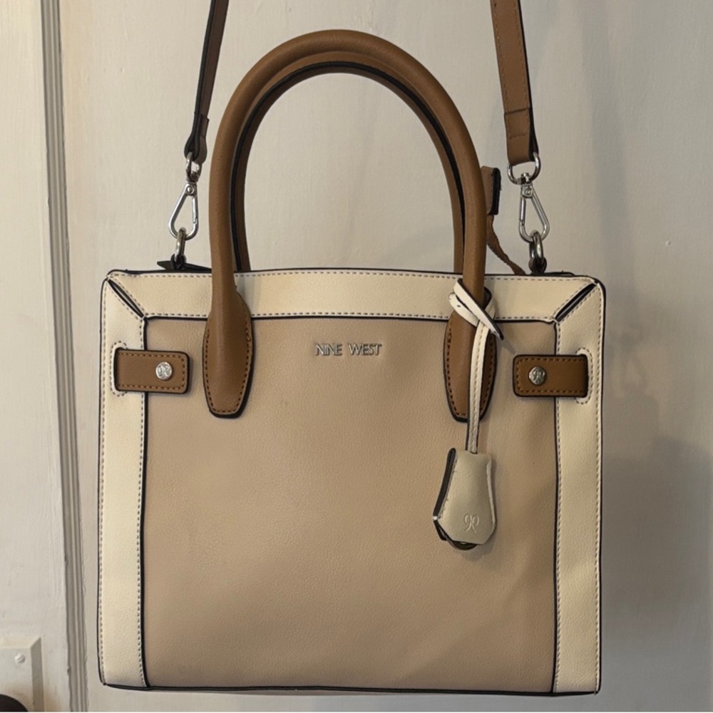 Chic Tan Nine West Women's Handbag shoulder strap & handles crossbody like new